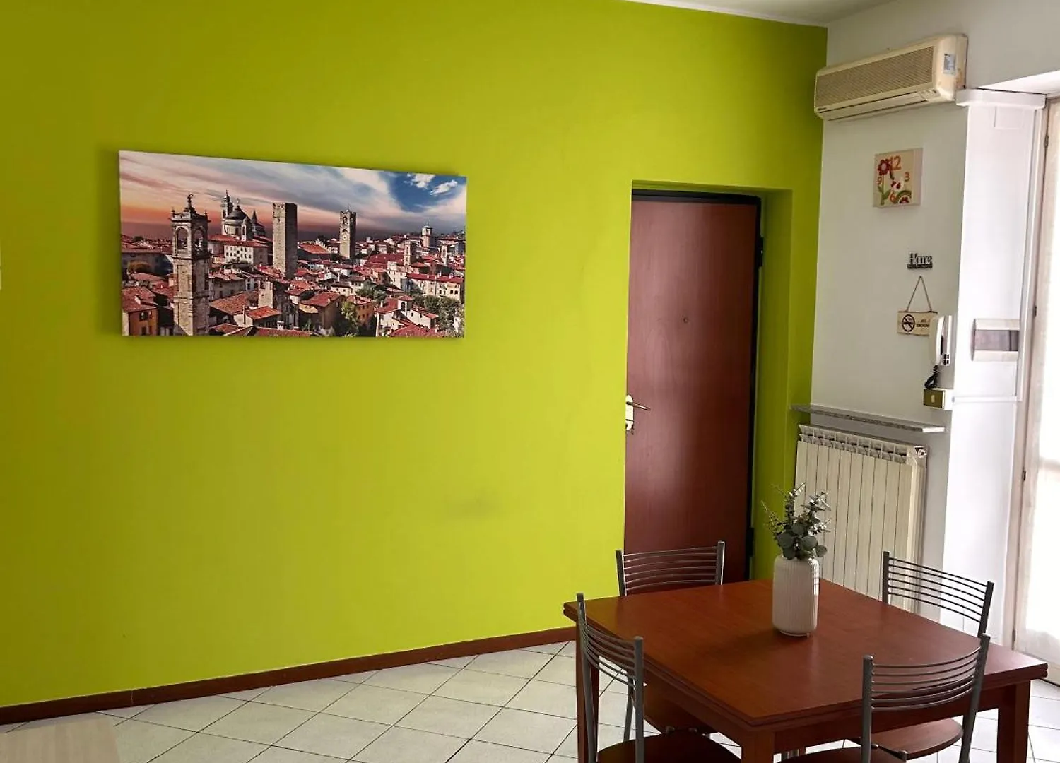 Apartament Casa Mama Bergamo 0*,
